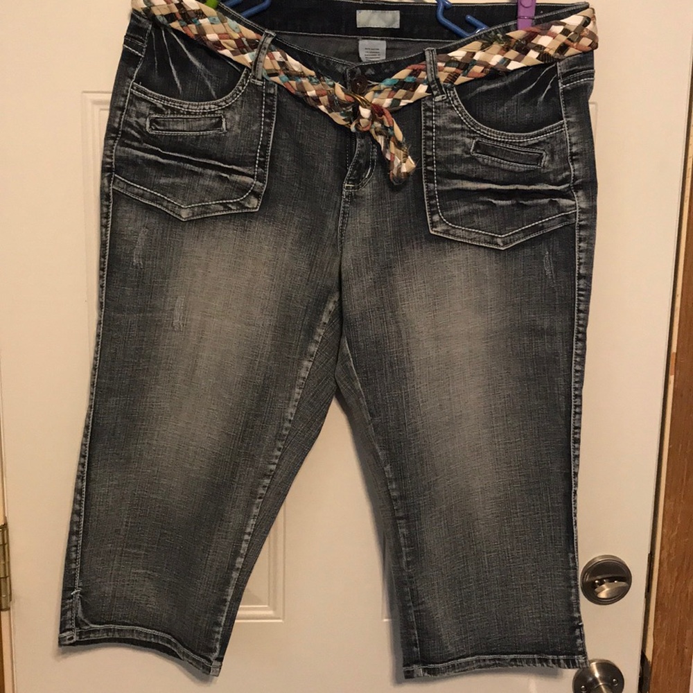 Maurices Capri Size 18